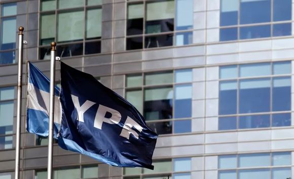 A pesar de la salida de Petronas, YPF confirmó que continuará la construcción de la planta de GNL