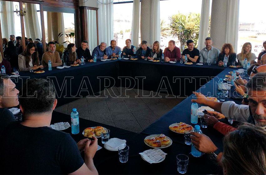 El Intendente encabezó un desayuno con candidatos y referentes de Juntos