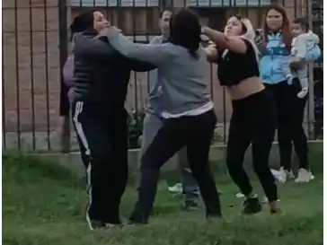 Las tres mujeres que protagonizaron la violenta pelea.