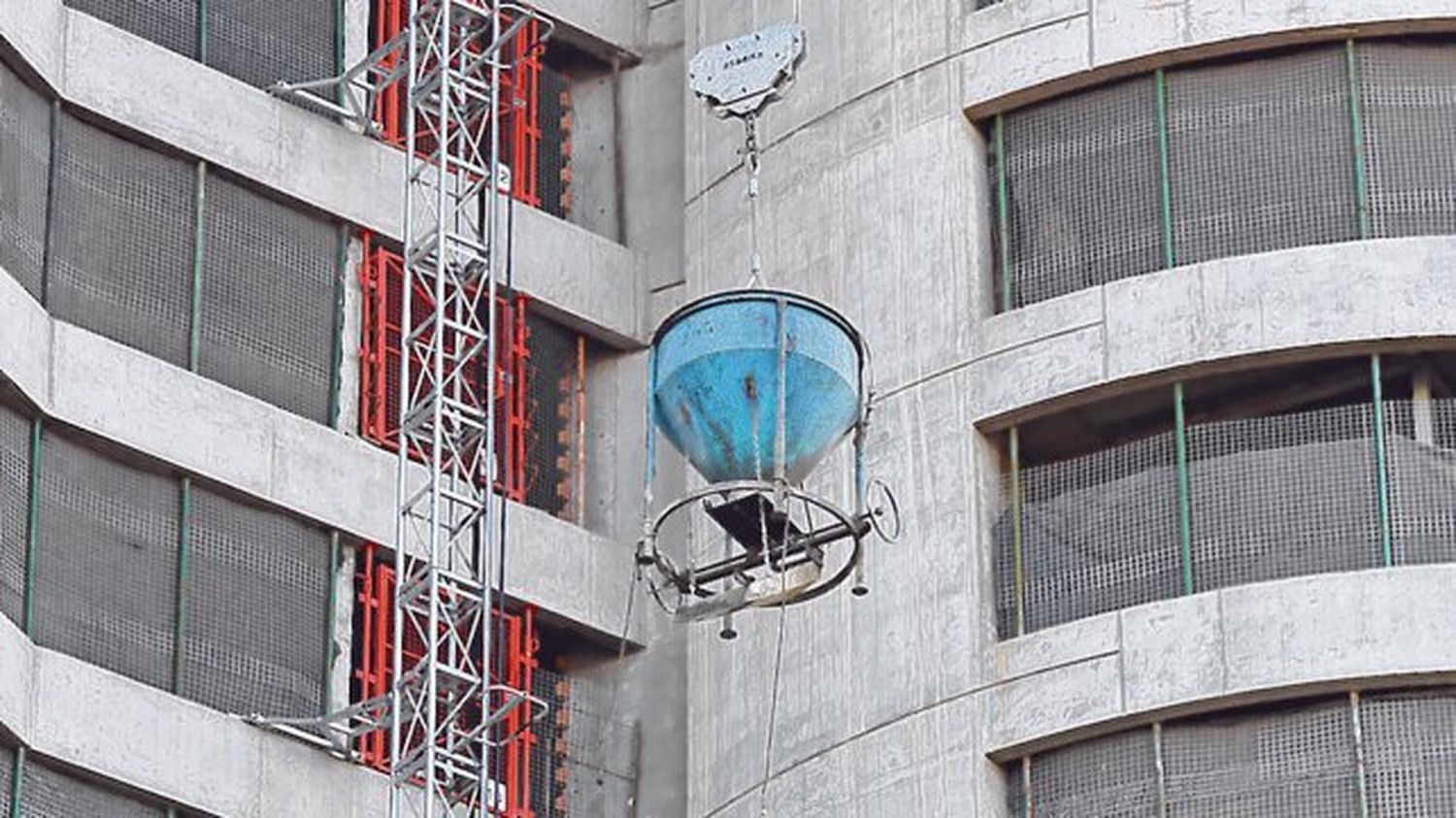 En Rosario analizan colocar medidores de agua en edificios