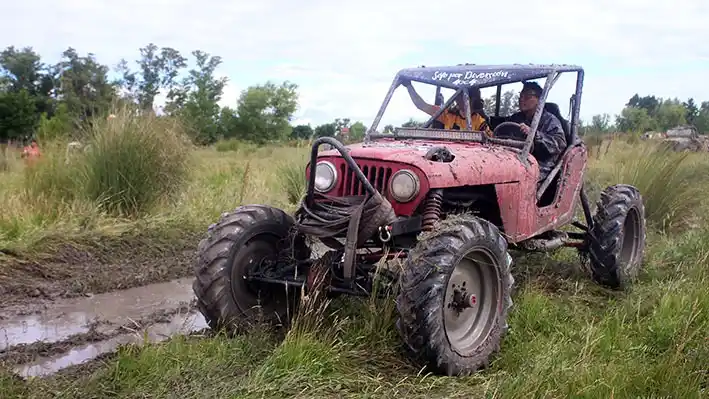 A puro barro y camaradería: Gualeguay vive el 8º Encuentro Nacional de Jeeperos