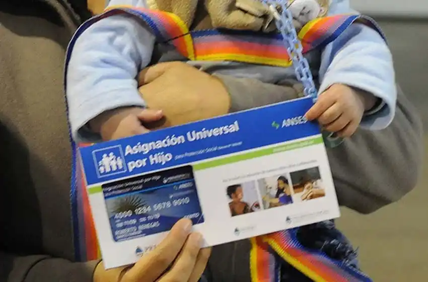 El Gobierno incluirá un millón más de niños y adolescentes en la AUH