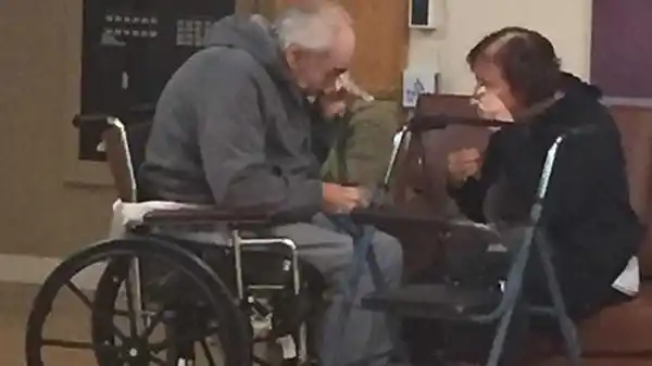 La fotografía más dolorosa de una pareja que lleva 62 años junta 