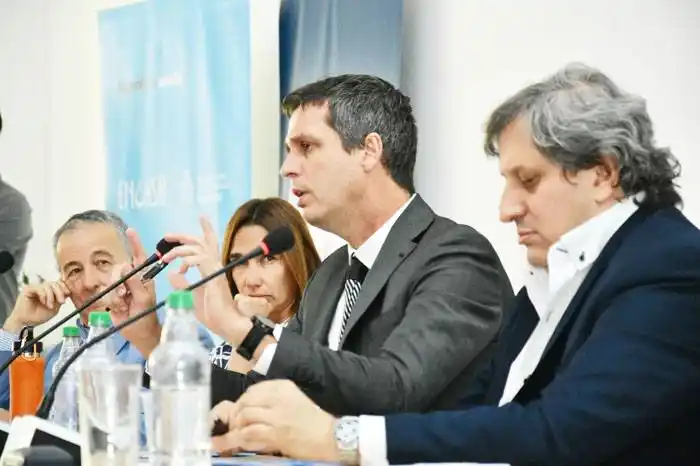 Avanzan en el desarrollo de una ley que garantice el acceso al agua  segura y saneamiento en todo el país