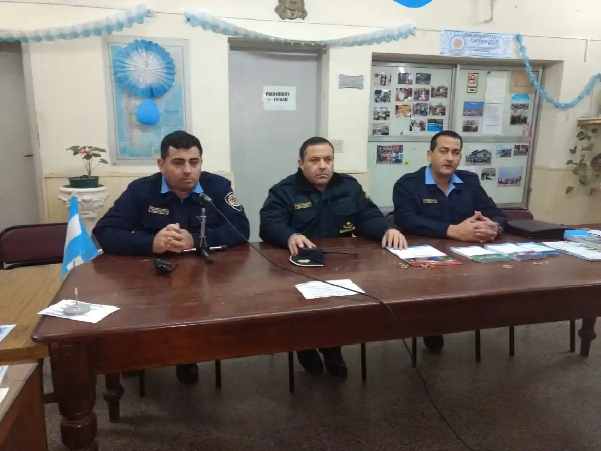 Cuento del tío: la policía asesoró  a jubilados para no ser engañados 