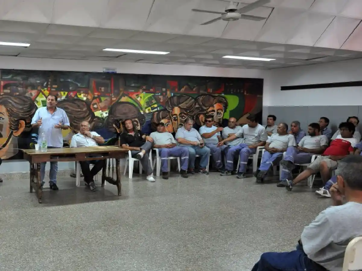 Municipales reclaman por salarios y el arreglo de vehículos en Tránsito