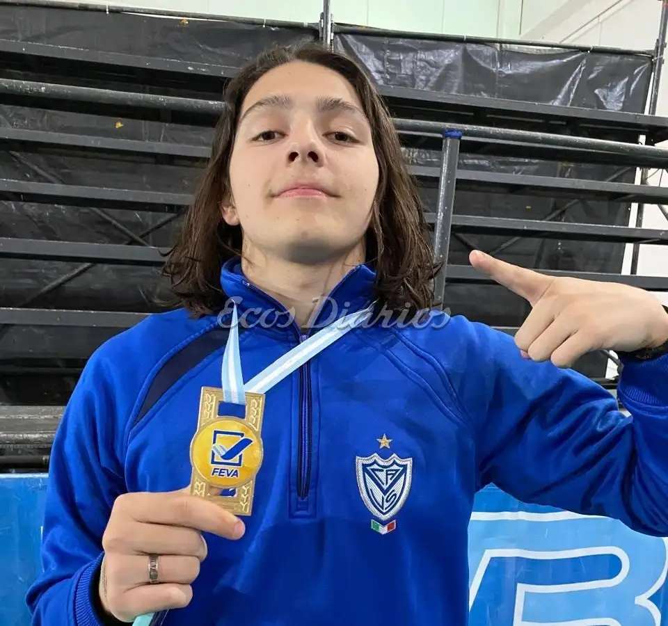 Con la medalla. Ciro García Goñi, protagonista con la camiseta de Vélez