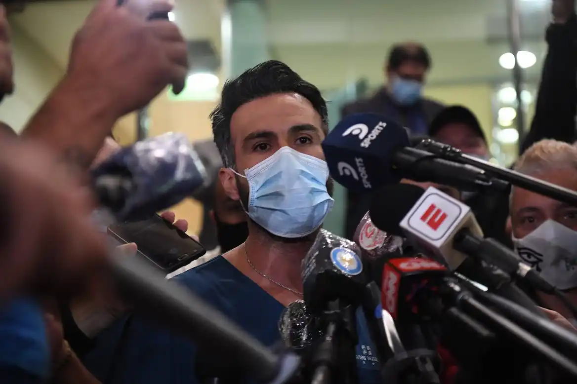 Operaron con éxito a Diego Maradona: "se eliminó el hematoma", dijo su médico