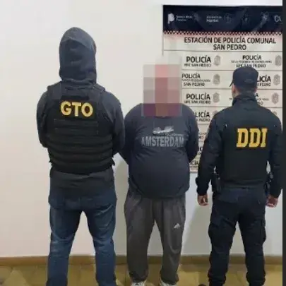 Efectivos del GTO y la sub DDI San Pedro - Baradero trasladaron al hombre condenado por abuso sexual tras su detención.