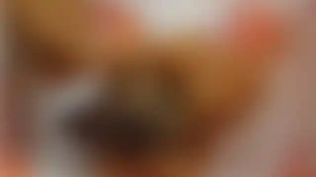 Asqueroso: Mirá la repugnante sorpresa que se llevaron con su comida