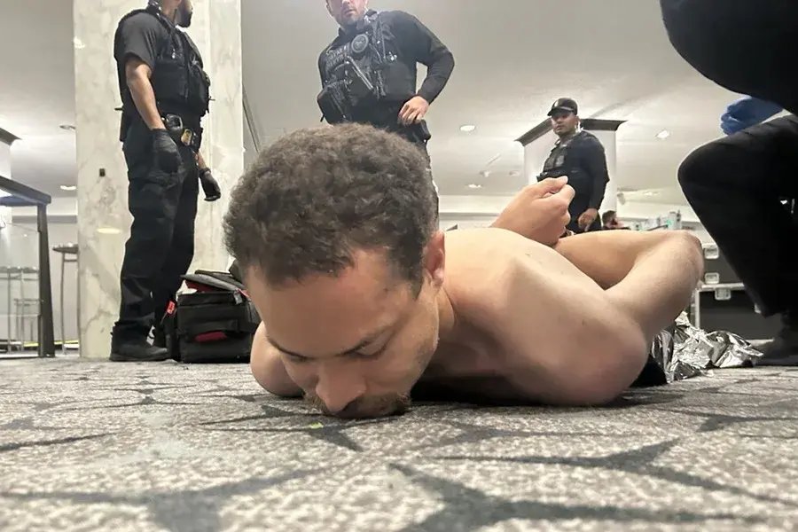 La foto del supuesto tirador arrestado difundida por la red  Truth Media