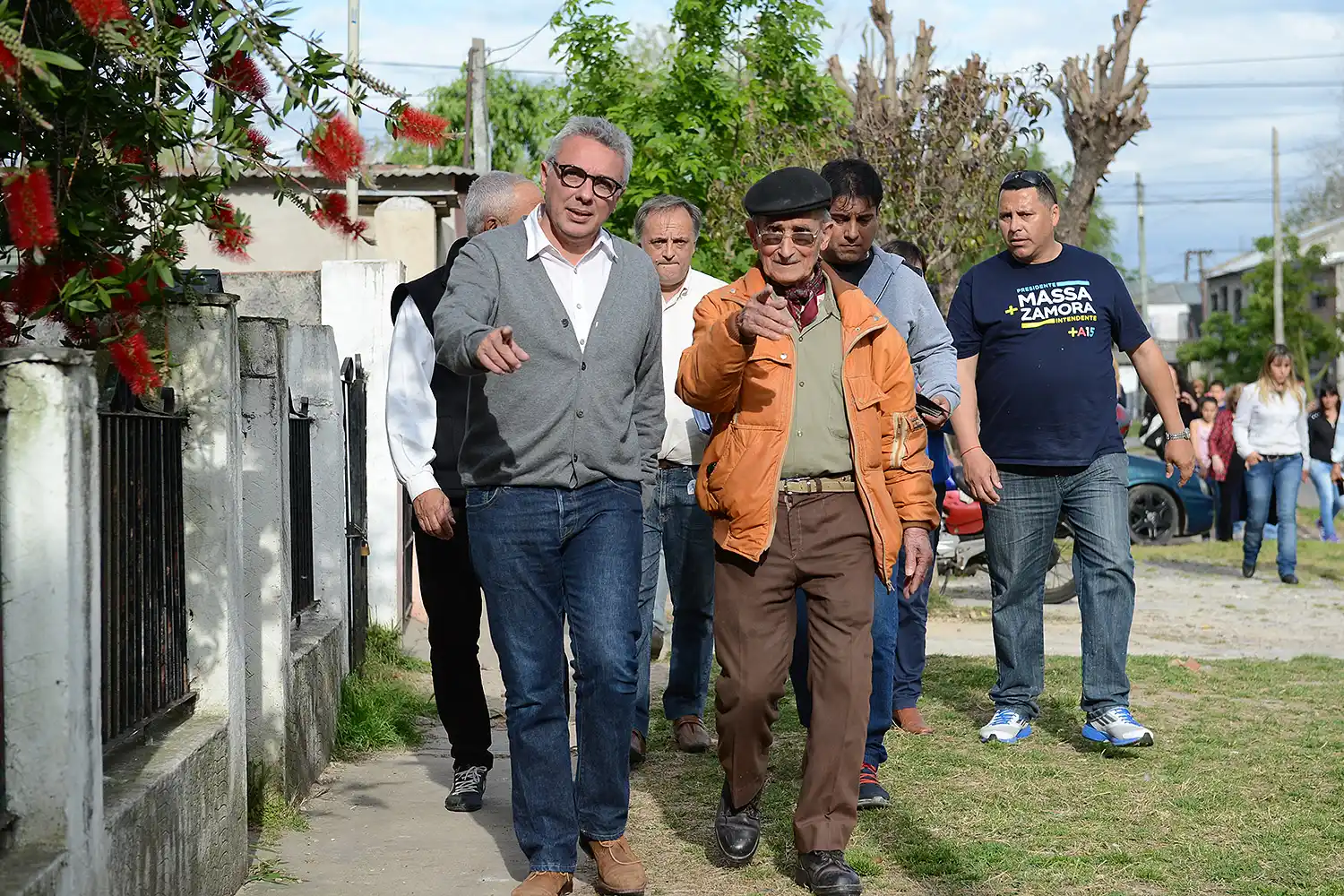 Elecciones 2015: Julio Zamora recorrió las calles de Tigre