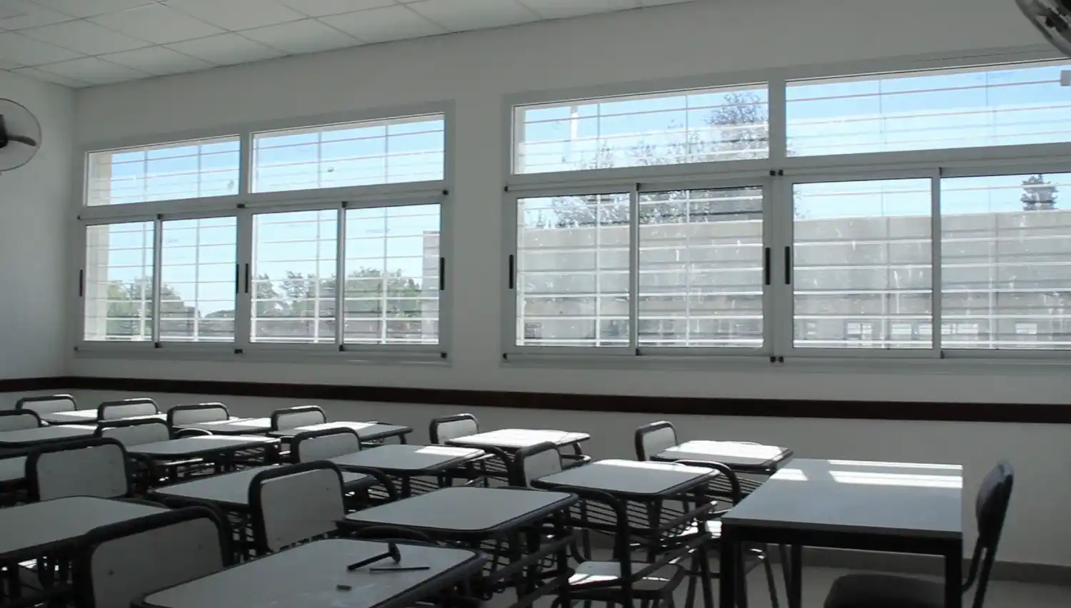 Avanza la obra de la nueva escuela en Puíggari y organizan un Bono Rifa para la compra de cortinas