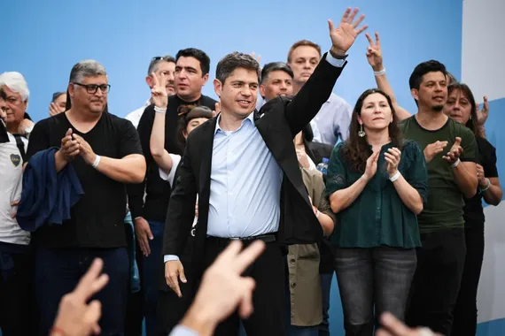 Según una encuesta, Fuerza Patria sacaría una leve ventaja ante LLA