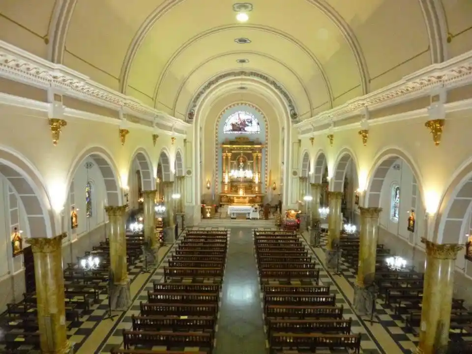 Coronel Pringles: Detienen a un hombre por desnudarse en una iglesia