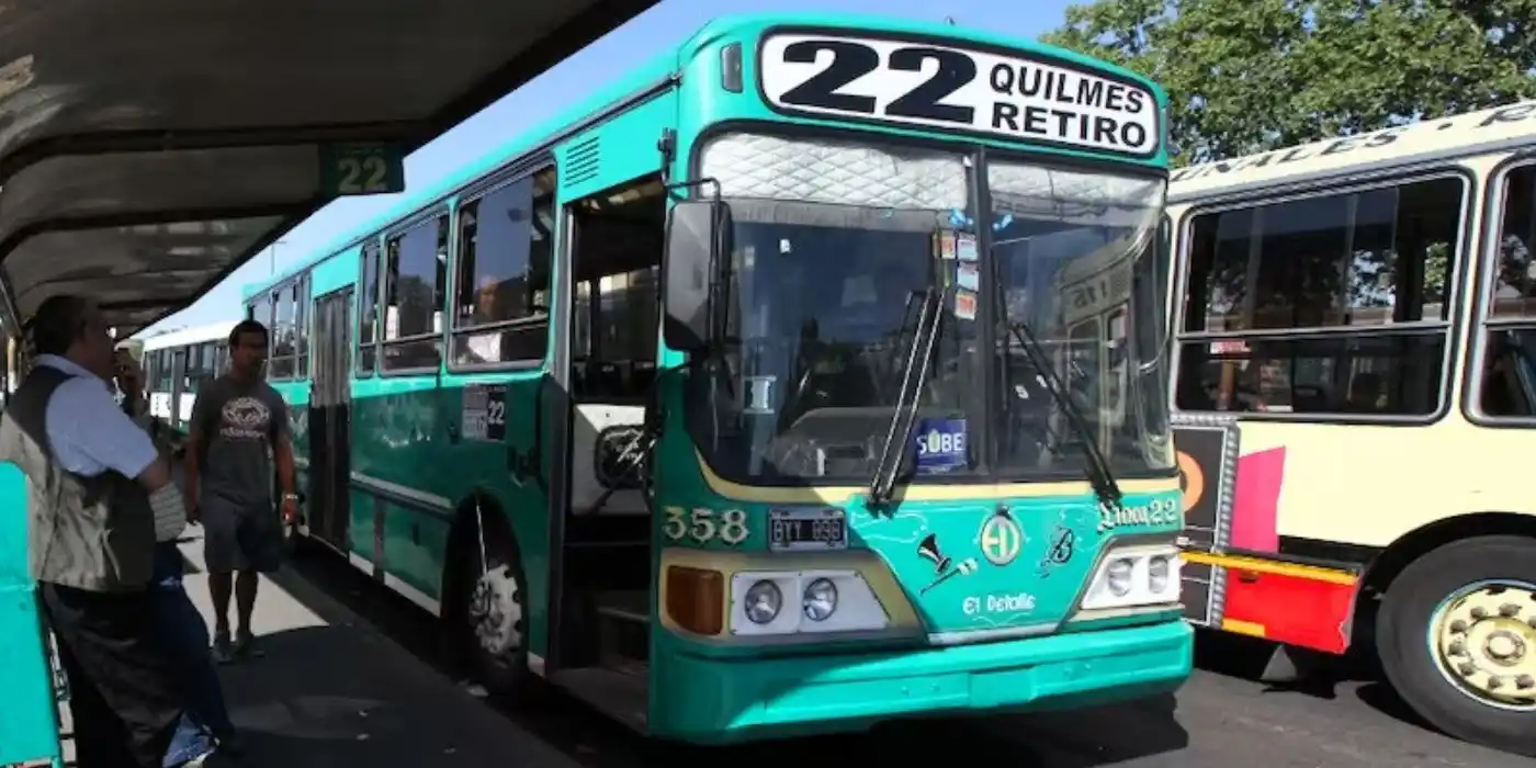 El nuevo cuadro tarifario distingue entre colectivos que recorren distancias cortas y aquellos que son interurbanos.