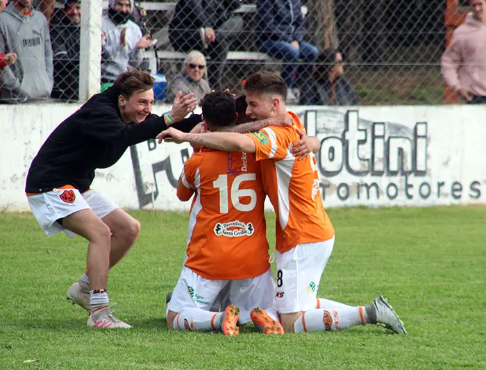 Villa Díaz Vélez 4 Deportivo 1