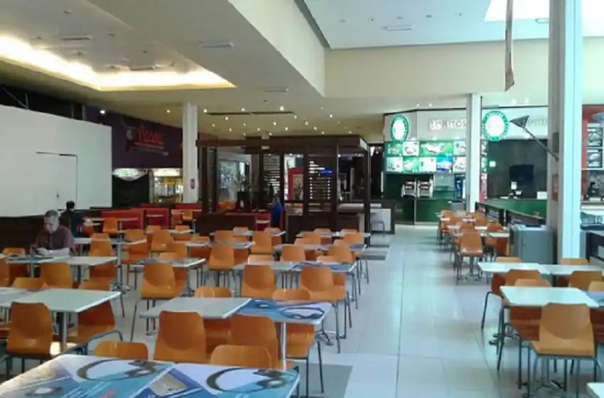 Efecto coronavirus: una firma de comidas que funciona en los shoppings se niega a pagar el sueldo a 40 trabajadores