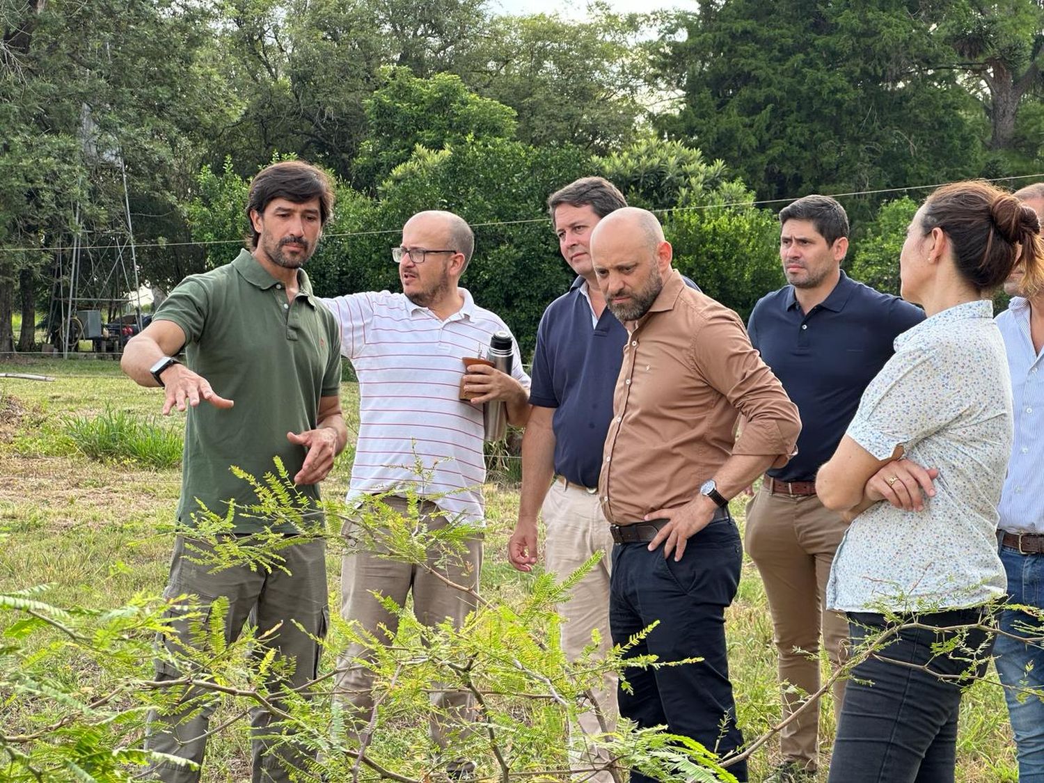 El ministro junto a productores agropecuarios el norte provincial.