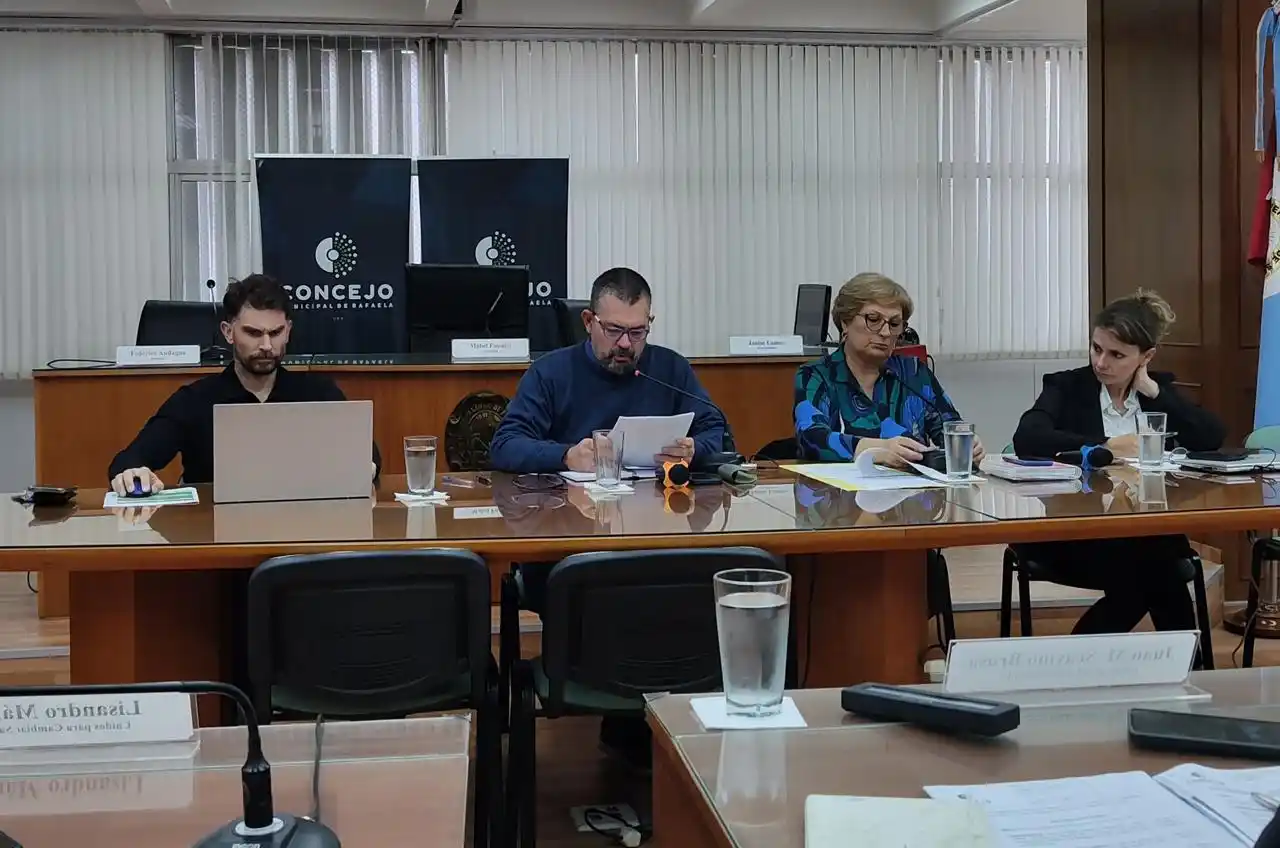 Los concejales analizaron cambios para el plan de pavimentación junto a funcionarios y vecinos - 1