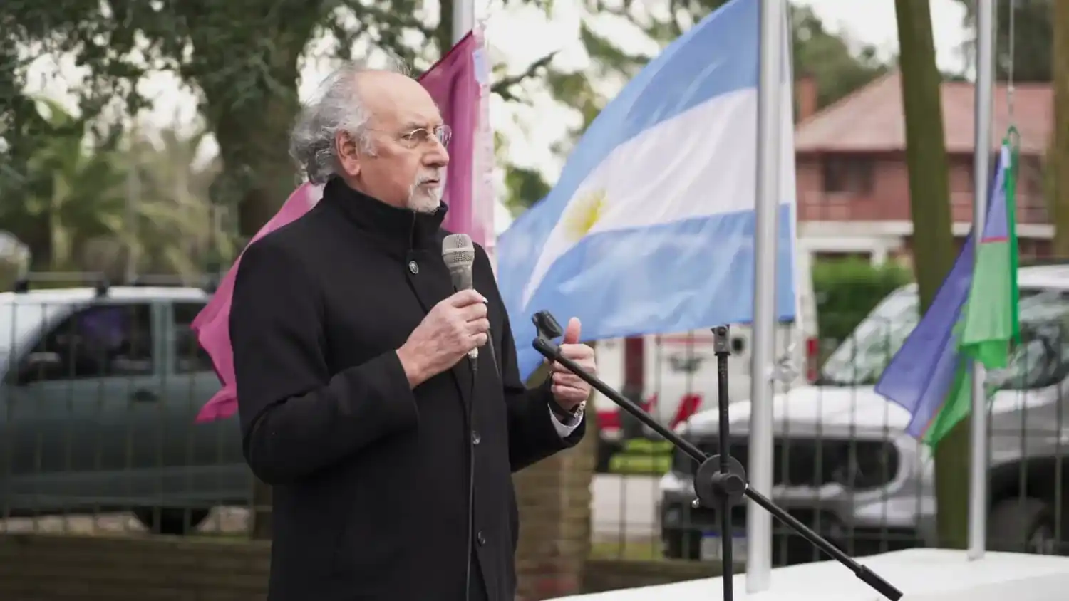 Sierra de los Padres celebró el Día de la Bandera con un emotivo acto y homenaje a Malvinas