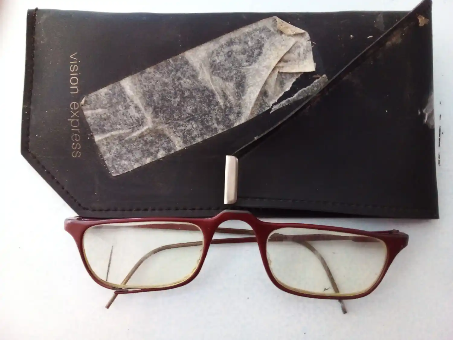 Encontraron estos anteojos