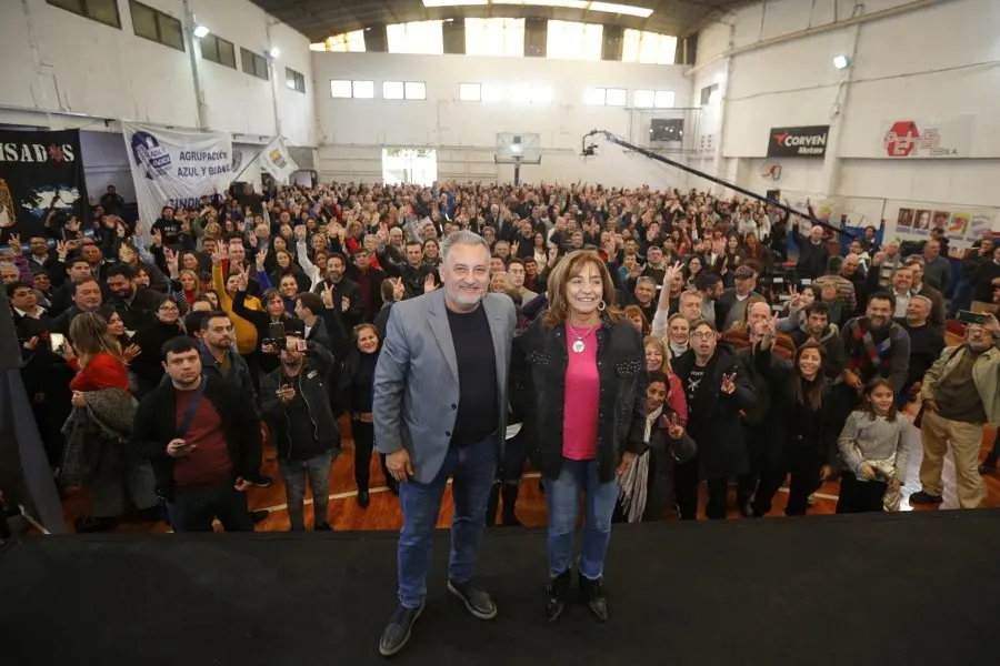 Lewandowski, en un multitudinario acto: "Estamos comprometidos de representar algo tan grande como la Provincia de Santa Fe" 