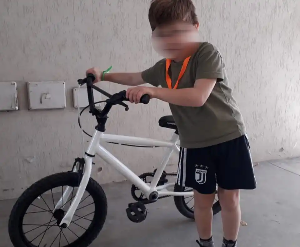Entraron a una casa y se robaron las bicis que dos niños habían armado con su padre