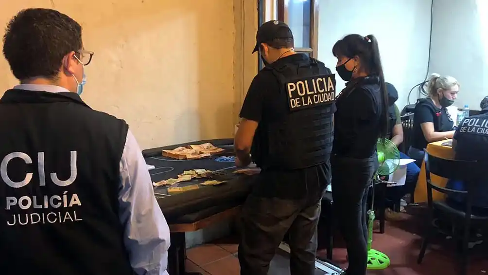 Desmantelaron un garito y 23 personas quedaron detenidas