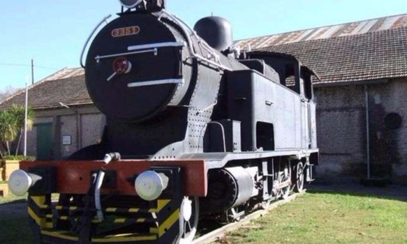 Restauran una antigua locomotora inglesa para unir turísticamente Ayacucho con Tandil