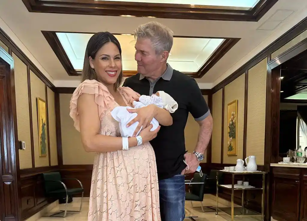 Barby Franco, Fernando Burlando y Sarah. La pareja vive un estado de felicidad absoluta.