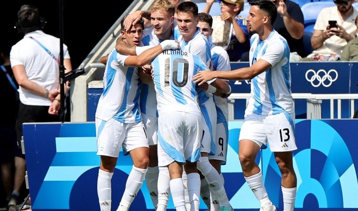 Tras un primer tiempo difícil, Argentina marcó la diferencia en el segundo.