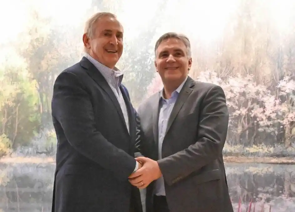 Marc Stanley, embajador de Estados Unidos, junto a Martín Llaryora, intendente de la municipalidad de Córdoba.