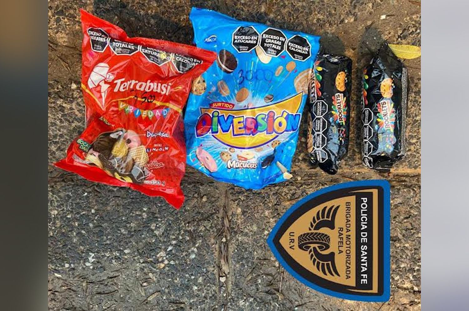 Por un paquete de masitas, cayó “El Gordo P.”: también tenía sahumerios, un parlante y un candado