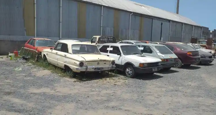 Le secuestraron el auto y denunció que le robaron caja de herramientas en el depósito