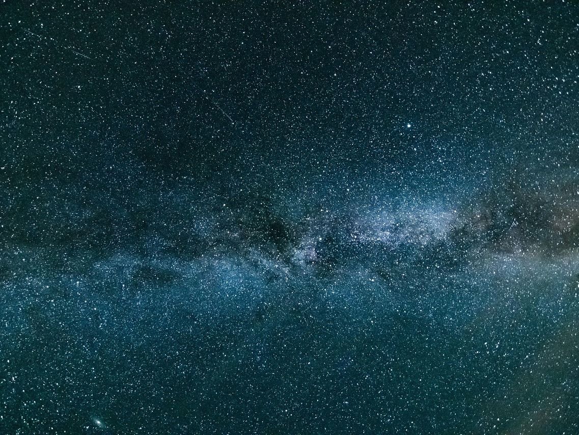 ¿Se debilitan las fuerzas fundamentales del universo? Una hipótesis que desafía la física moderna