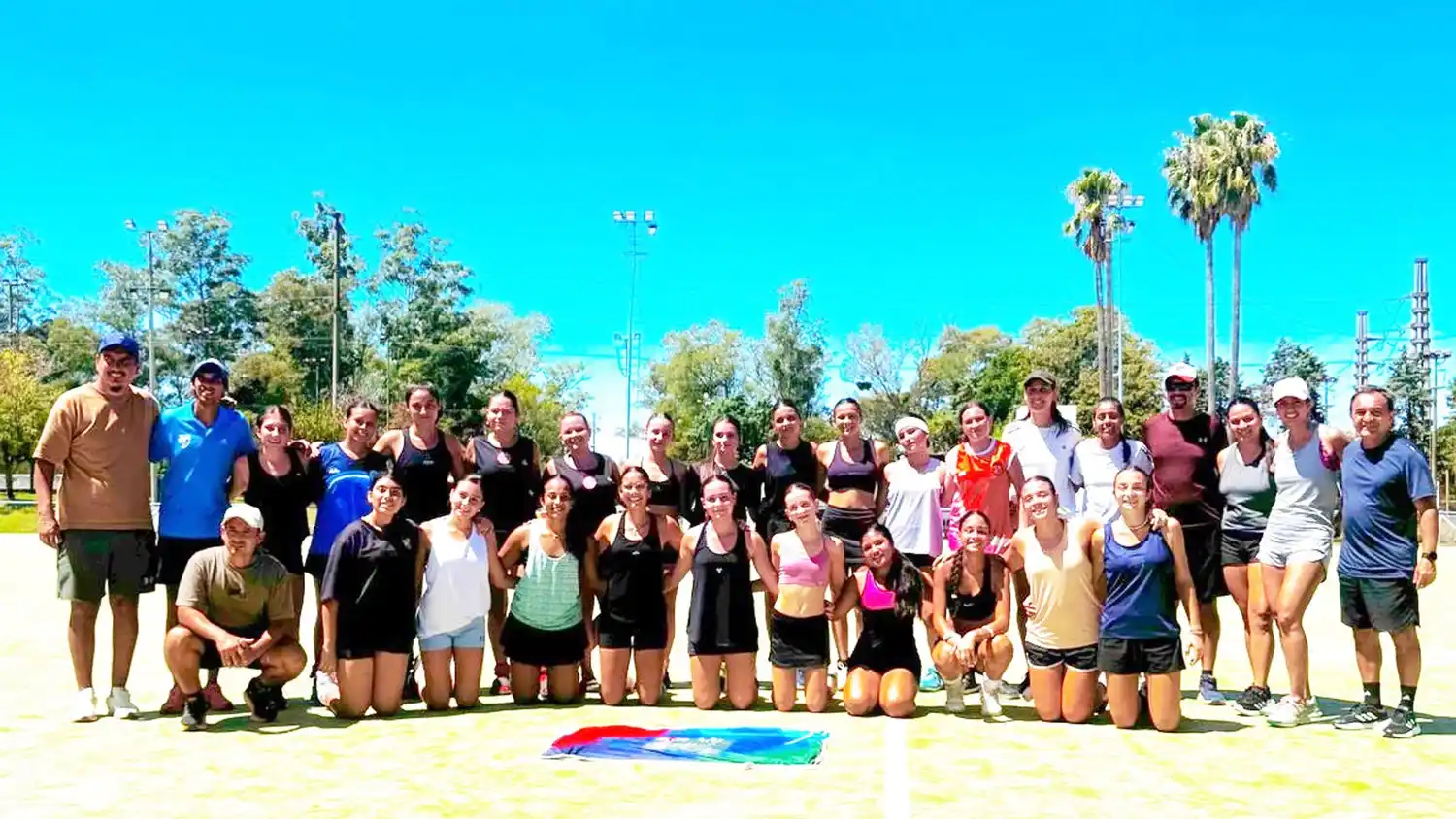 Jugadoras del Club Salto Grande en el entrenamiento de preseleccionados de la Asociación de Hockey del Río Uruguay