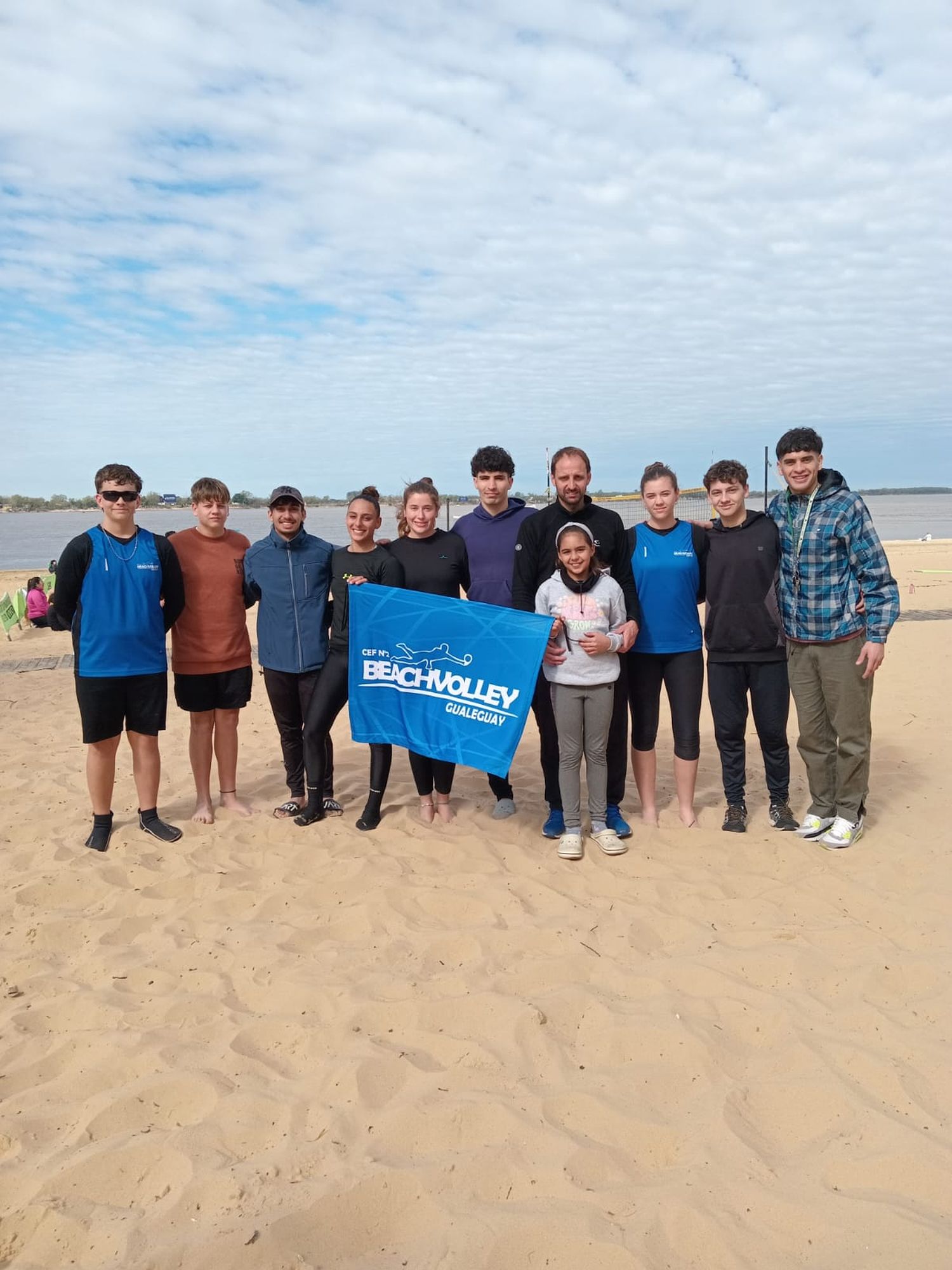 La delegación de Beach Voley que se hizo presente en Rosario, provincia de Santa Fe, representando al Centro de Educación Física Nº 2.