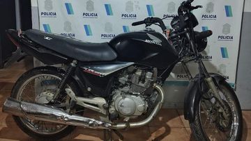 Detuvieron a un joven en Plaza San Cayetano con una moto robada