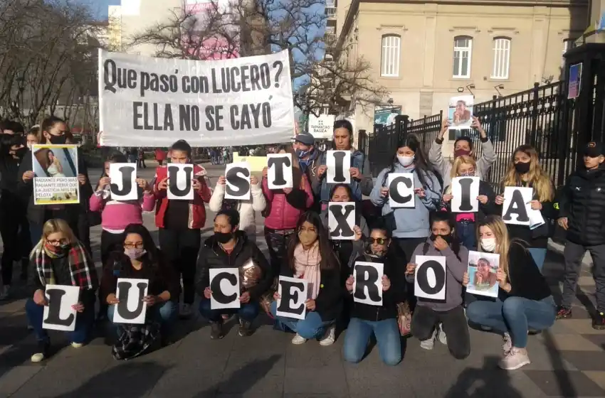 Exigen justicia por Lucero, la joven que murió al caer en un pozo de ascensor
