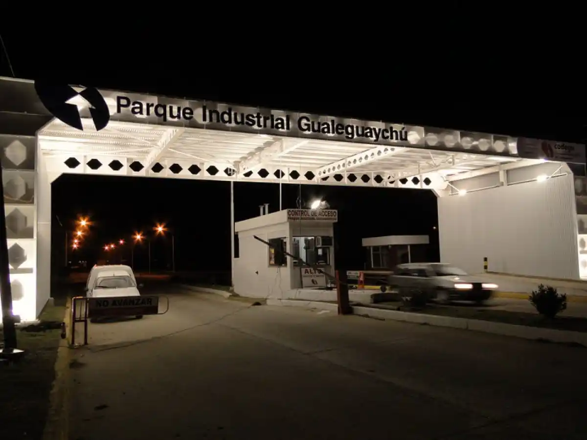 La actividad de la industria bajó 33,5% y la construcción 75,6% en abril