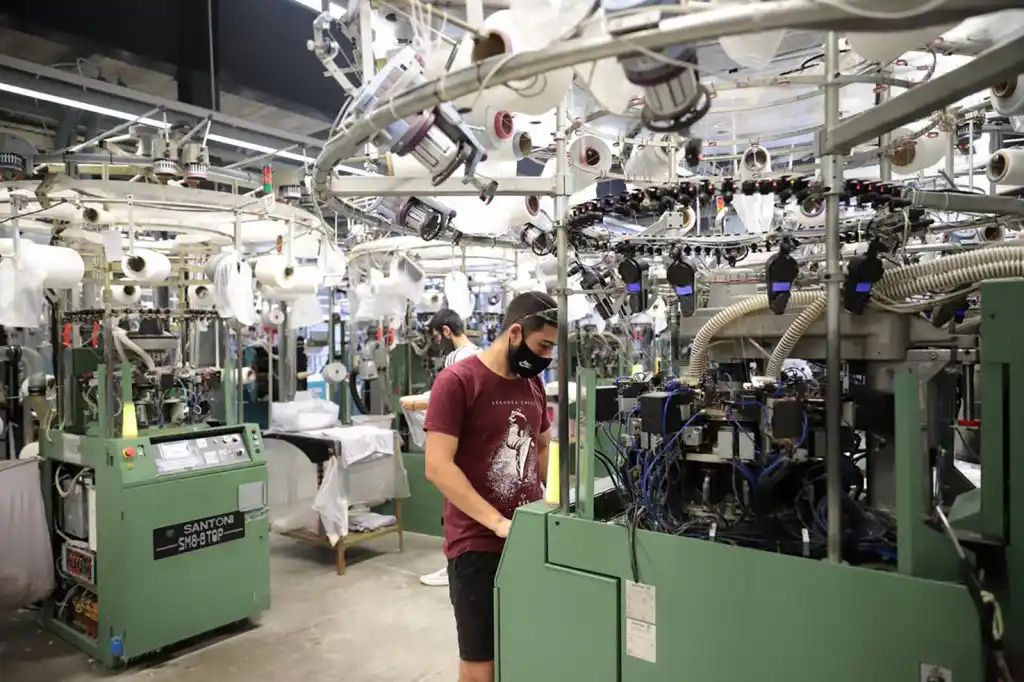 La actividad industrial creció 32,8 por ciento en marzo y la construcción 97,6