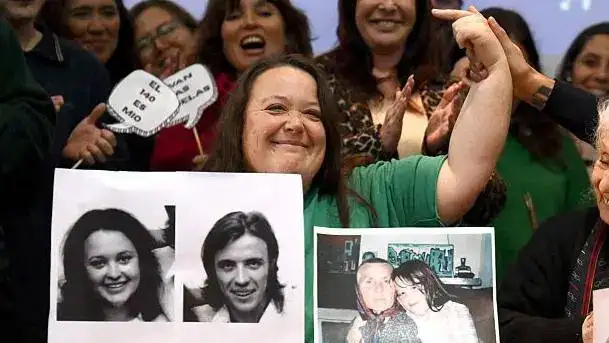 Adriana tenía apenas meses cuando sus padres fueron secuestrados.