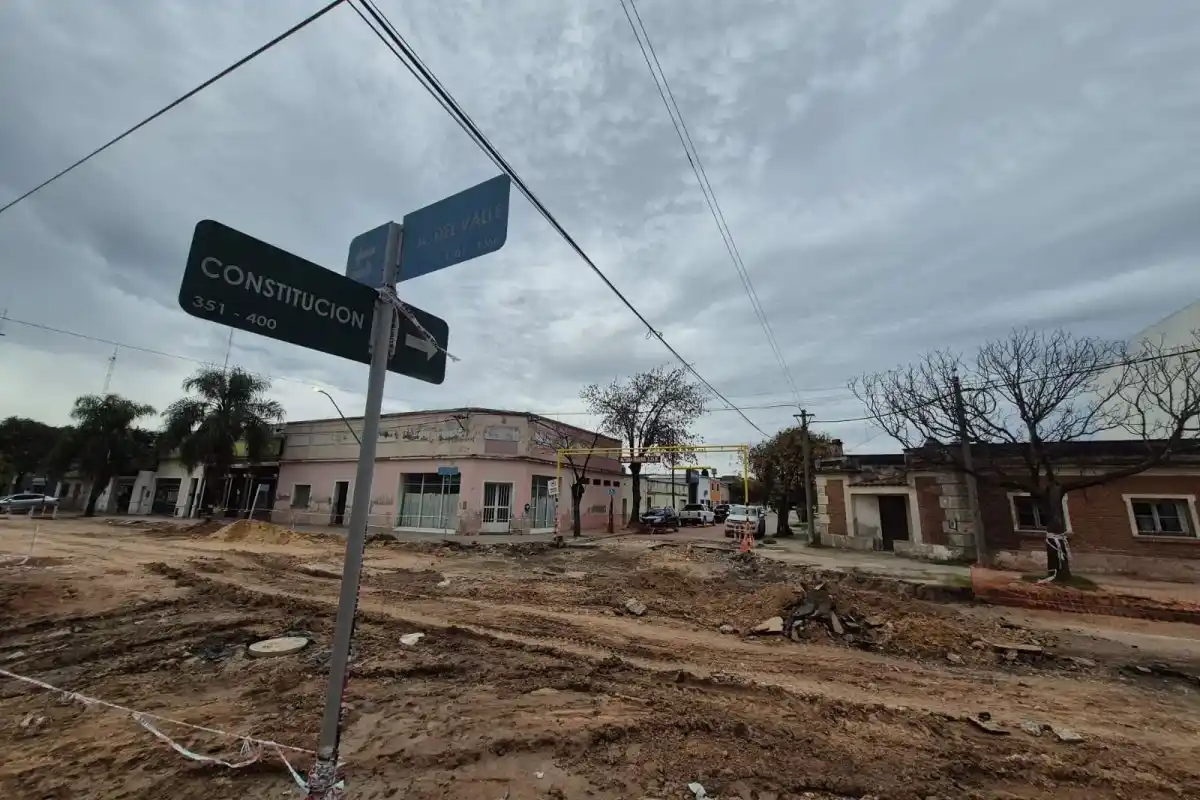 "La obra encarada en Del Valle y Constitución revela décadas de deterioro oculto bajo el pavimento", dijo el Municipio