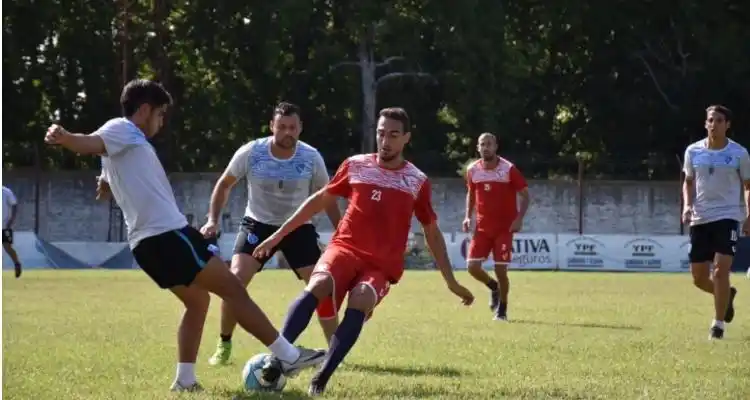 El CADU de Zárate, con Fernando Gómez entre los titulares, se prepara para el debut
