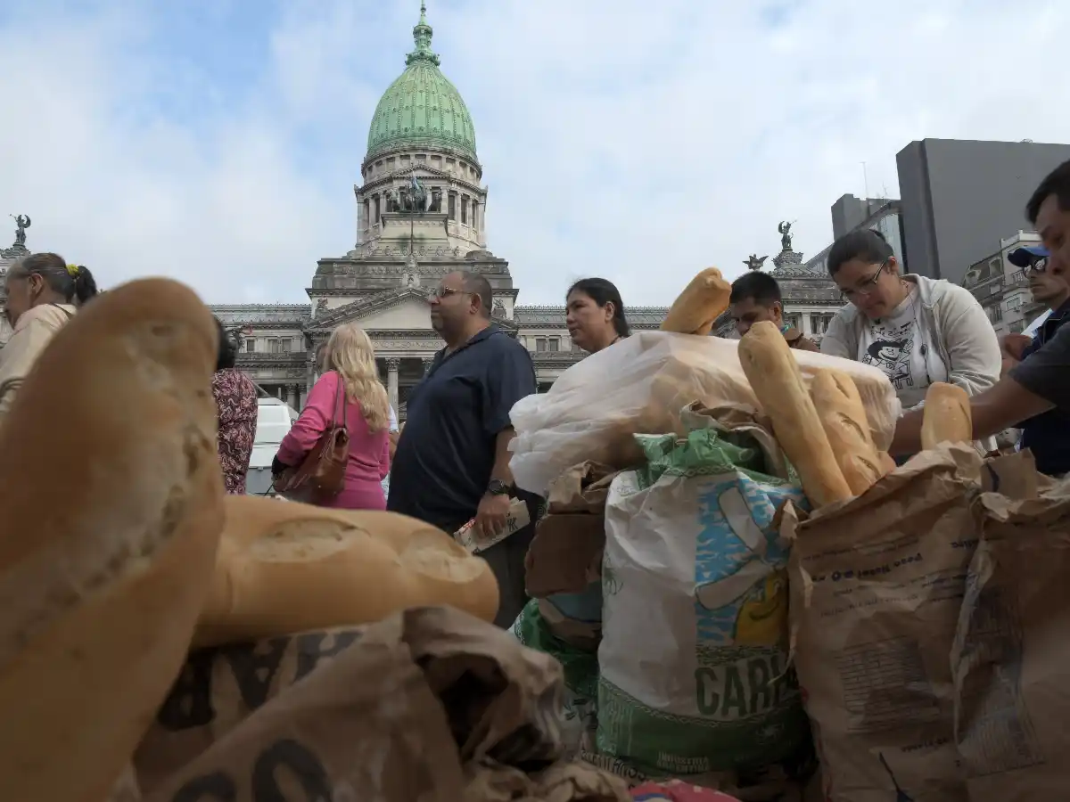 Regalaron 5.000 kilos de pan en el Congreso 