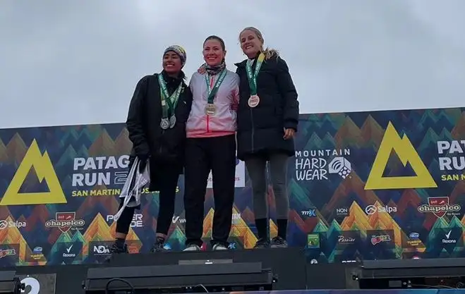 En lo más alto del podio. Verina Vezzi (en el centro) con su medalla de oro