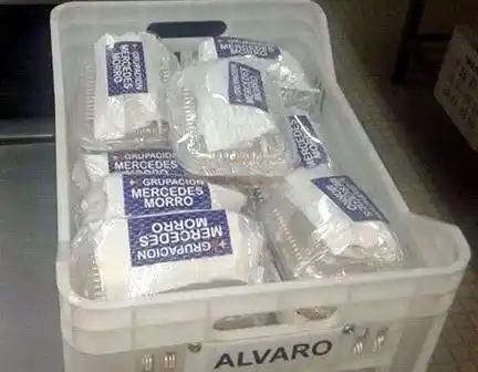 En Mar del Plata reparten comida con el logo del Frente Renovador