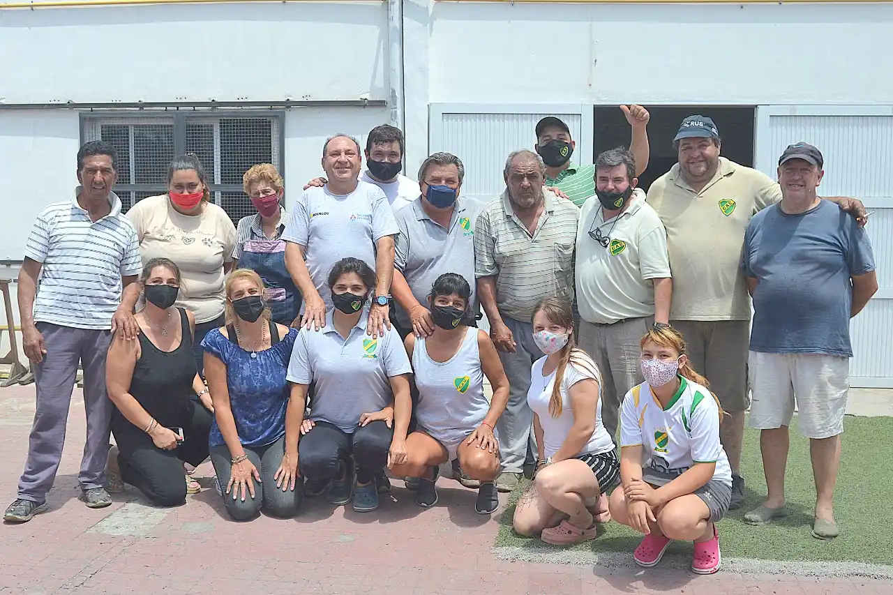 Club Urquiza realizó una venta de pollos a beneficio del hospital