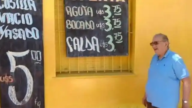 Un carnicero dolarizó el precio de la carne